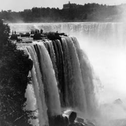 Black and white photo of horseshoe falls in Niagara NY